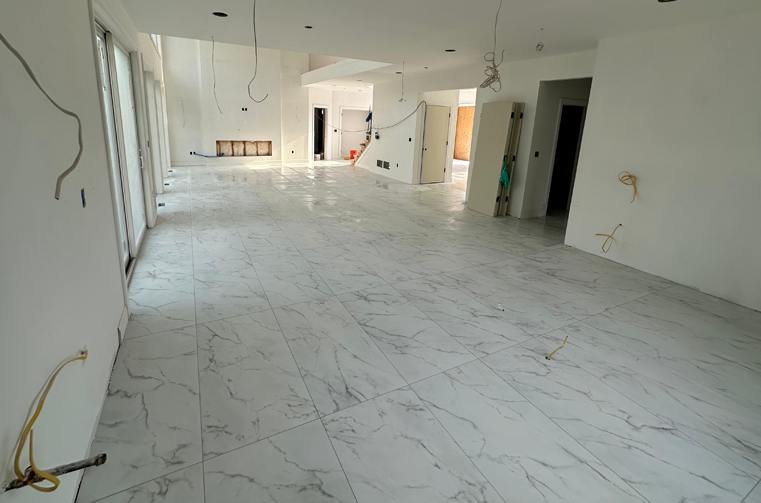 Finished polished large-format marble floor by Silcam Tile